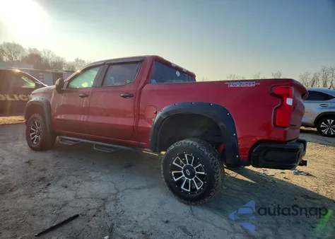 2021 Chevrolet Silverado K1500 Trail Boss Custom z USA, uszkodzony, nr VIN 1GCPYCEF6MZ188739